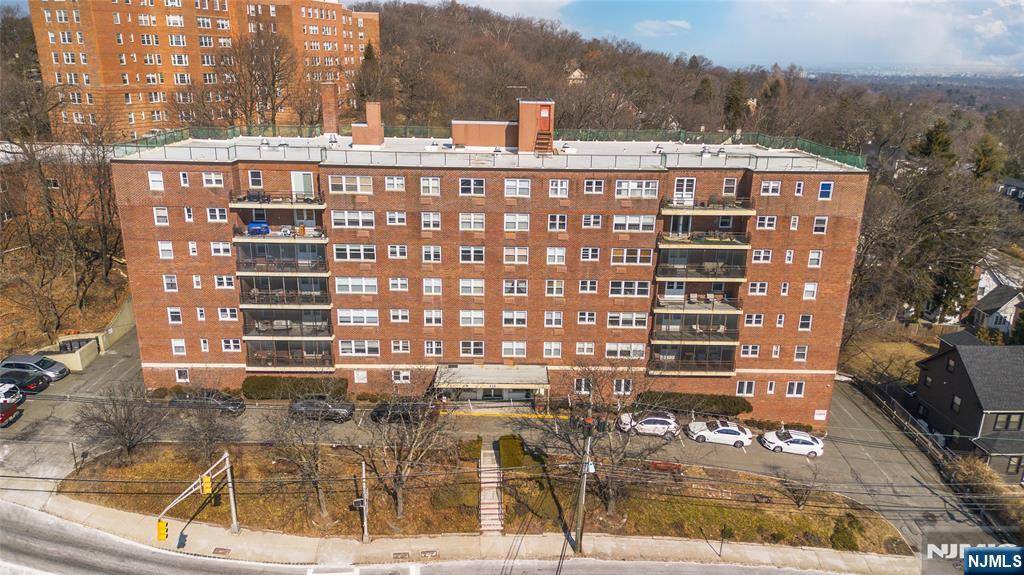 Montclair, NJ 07042,415 Claremont AVE #2G