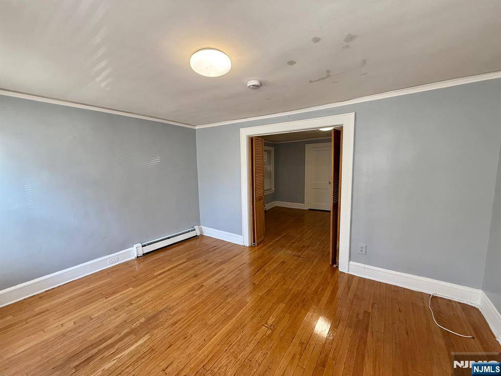 Harrison, NJ 07029,122 Cross ST #APT1