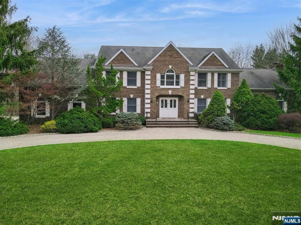 Saddle River, NJ 07458,2 W Gate RD
