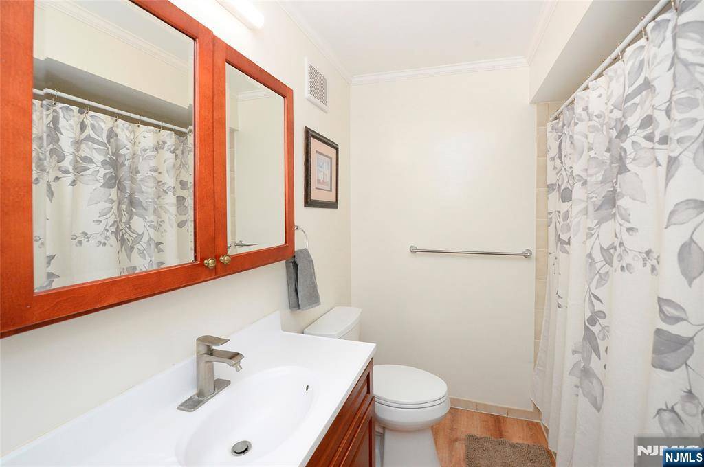 Saddle Brook, NJ 07663,25 Market ST #2B