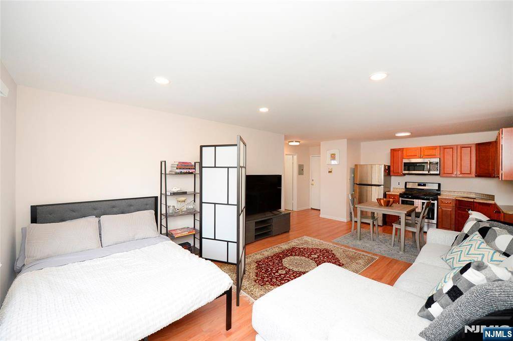 Saddle Brook, NJ 07663,25 Market ST #2B