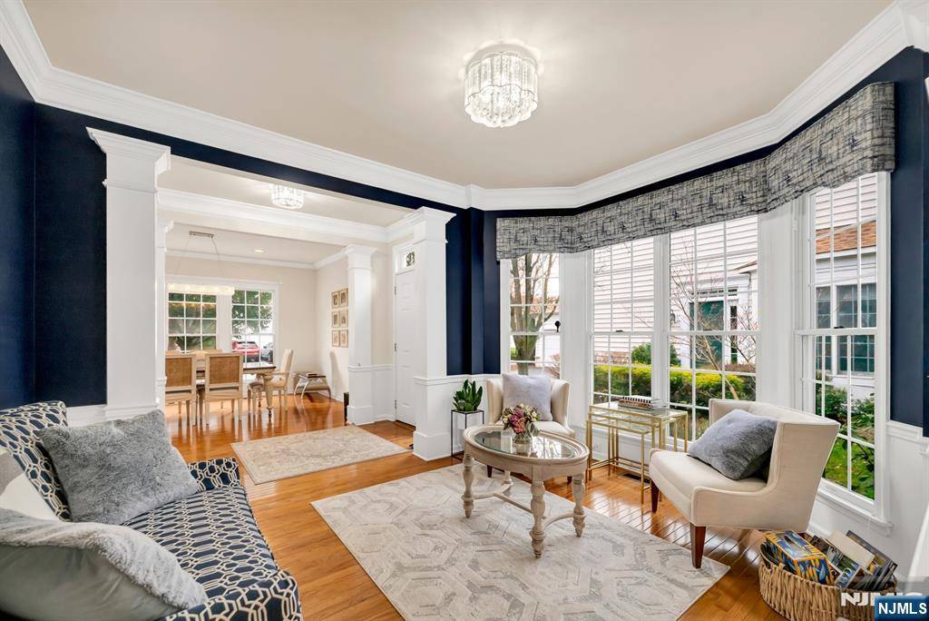 Paramus, NJ 07652,32 Thistle DR