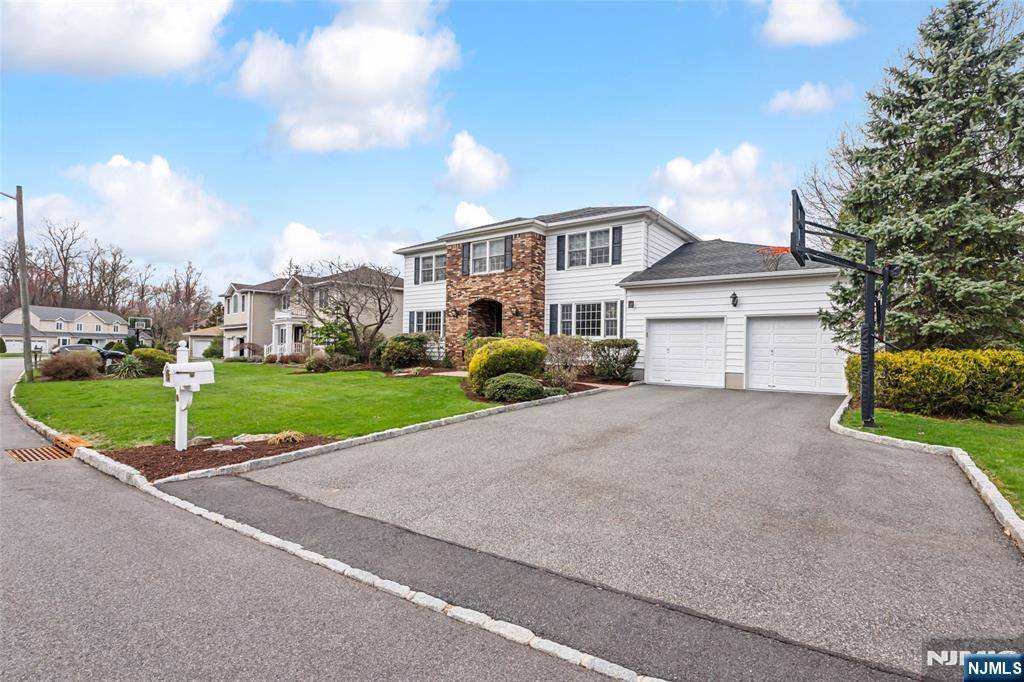 North Caldwell, NJ 07006,20 Windridge DR