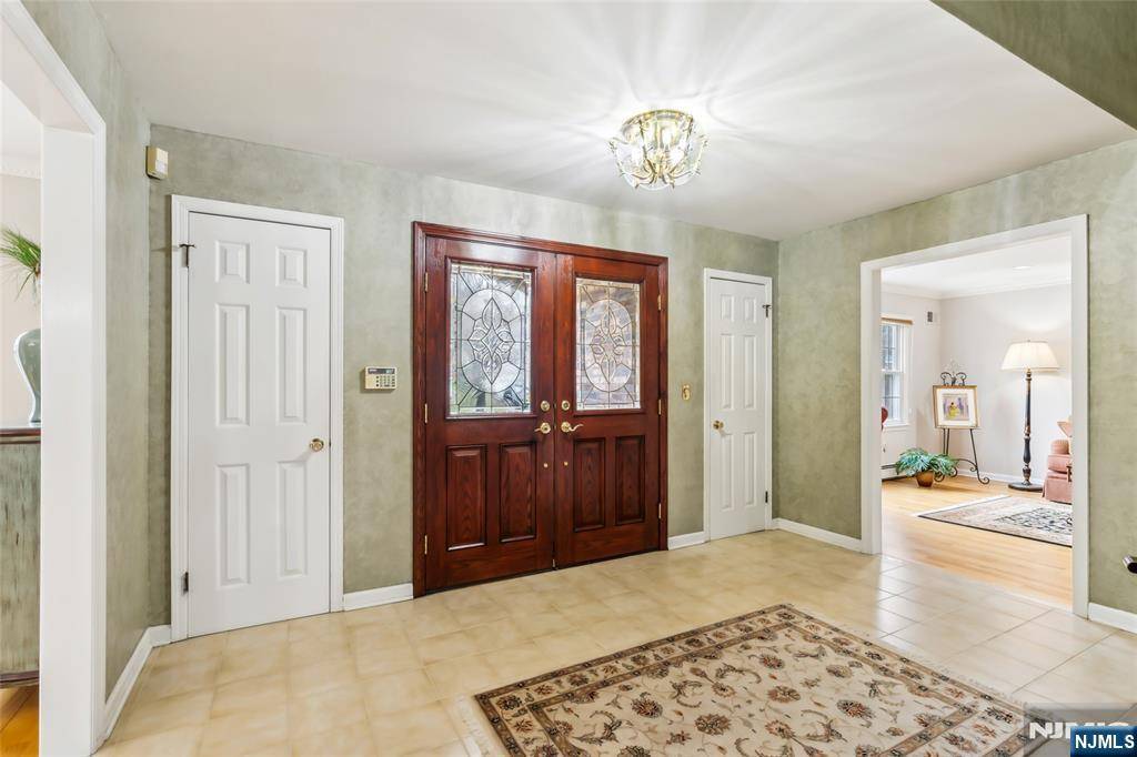 North Caldwell, NJ 07006,20 Windridge DR