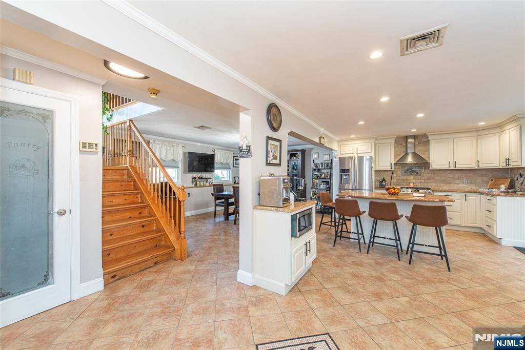 Fairfield, NJ 07004,10 Addison DR