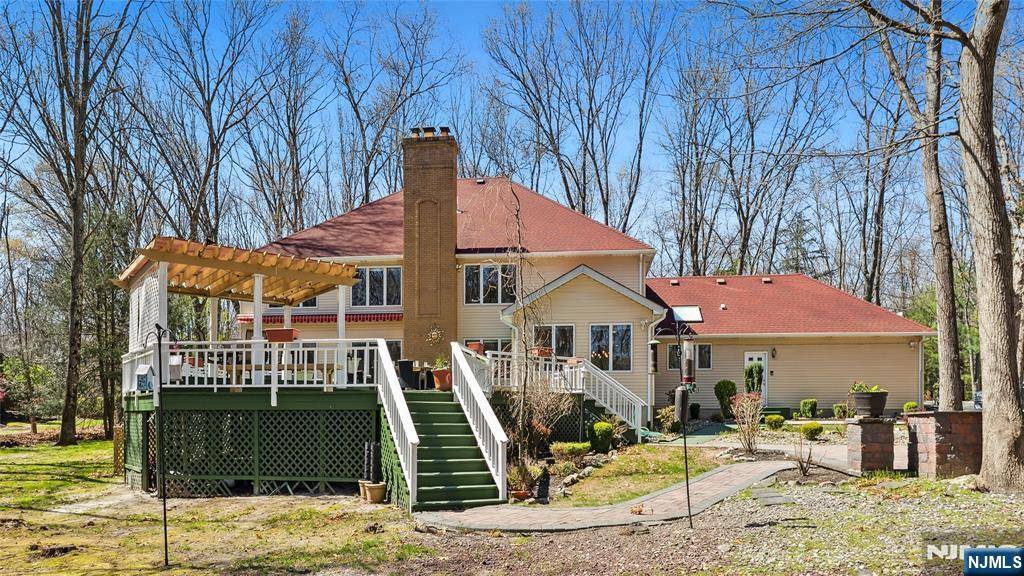 East Brunswick, NJ 08816,26 Beaverdam DR