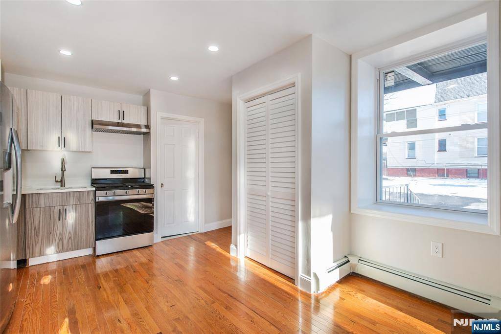 Montclair, NJ 07042,129 Maple AVE