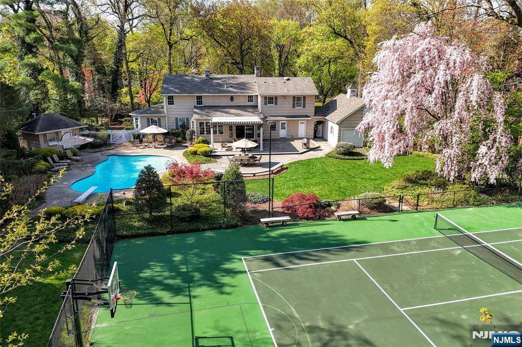 Allendale, NJ 07401,12 Beresford RD