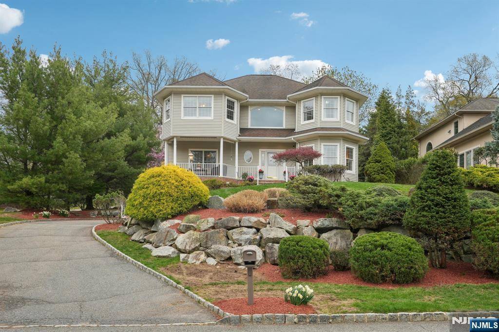 Little Falls, NJ 07424,1 Greenbriar RD
