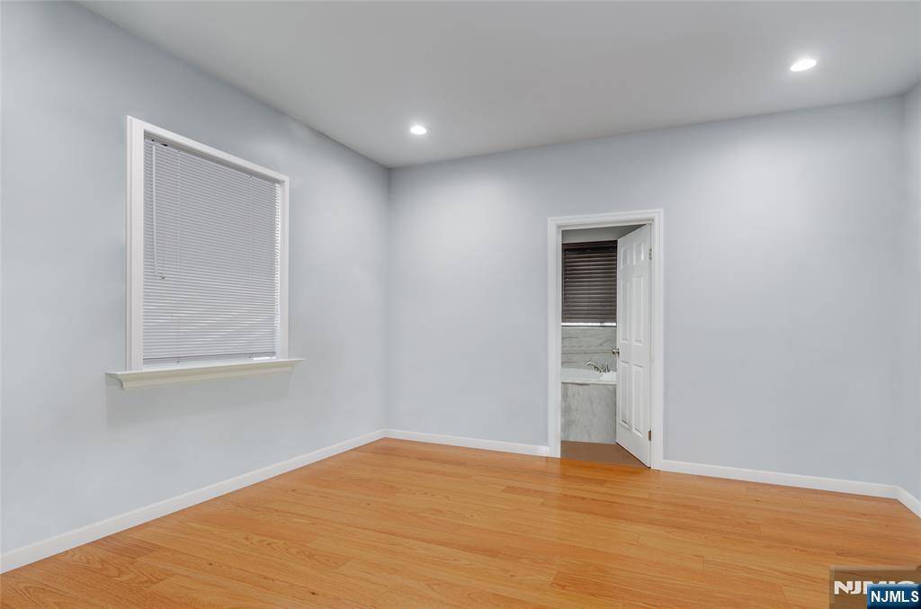 Irvington, NJ 07111,464 Myrtle AVE