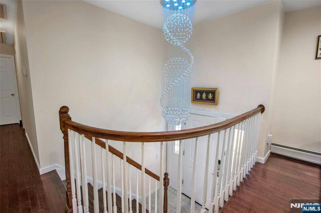 Westwood, NJ 07675,63 Cardinal LN