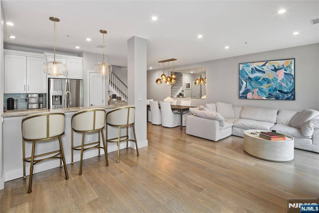 Guttenberg, NJ 07093,132 Abbie CT