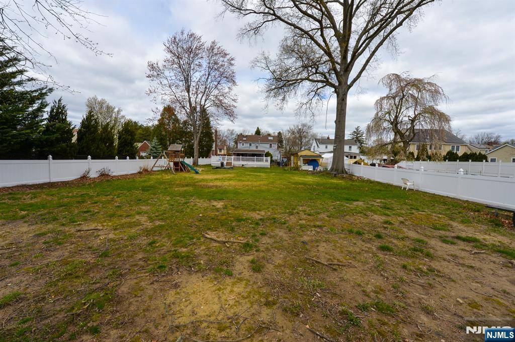 Saddle Brook, NJ 07663,26 Leswing AVE