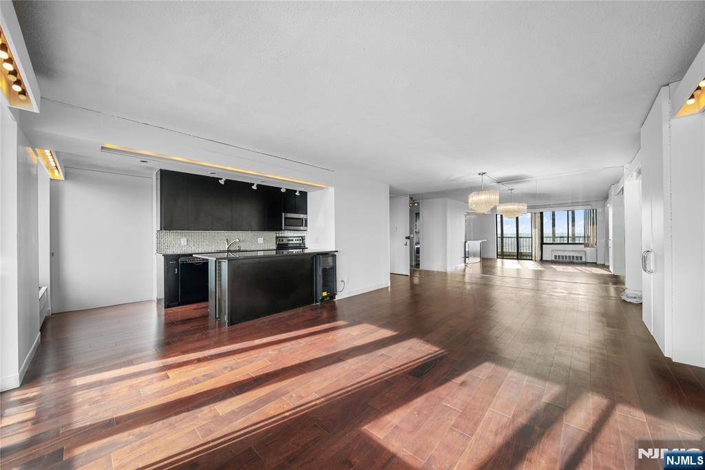 Cliffside Park, NJ 07010,200 Winston DR #2417