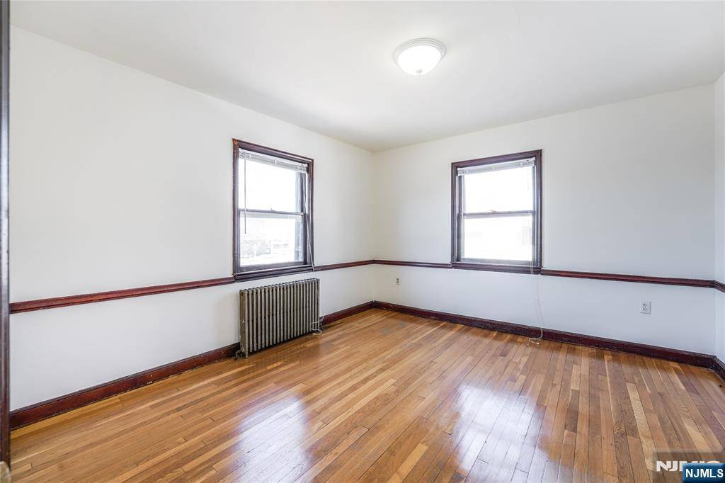 Ridgefield Park, NJ 07660,10 5th ST