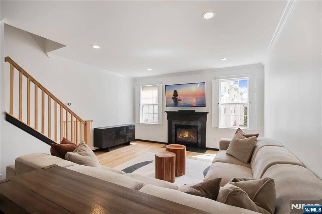 Nutley, NJ 07110,309 Winthrop DR