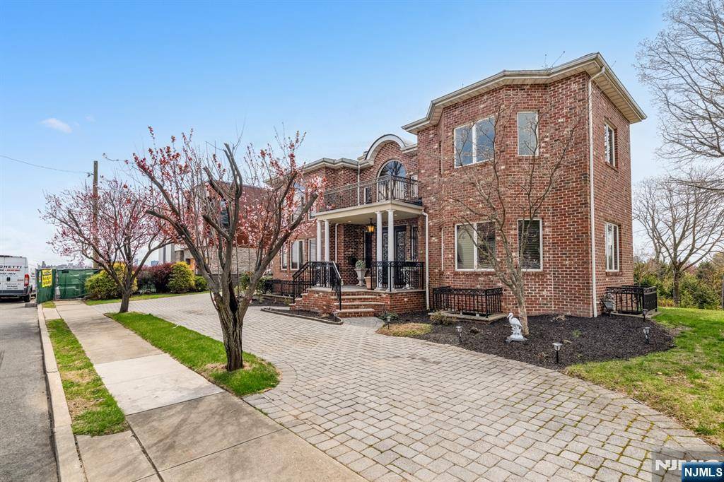 Cliffside Park, NJ 07010,10 Fox TER