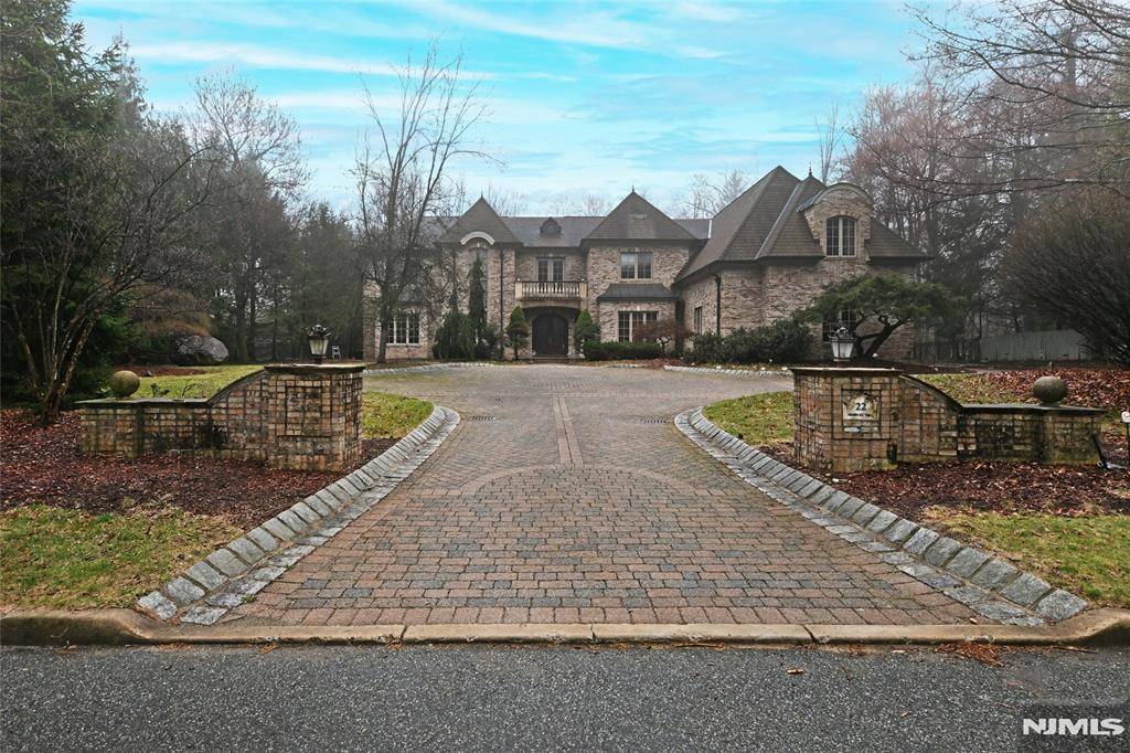 Upper Saddle River, NJ 07458,22 Pembroke TRL