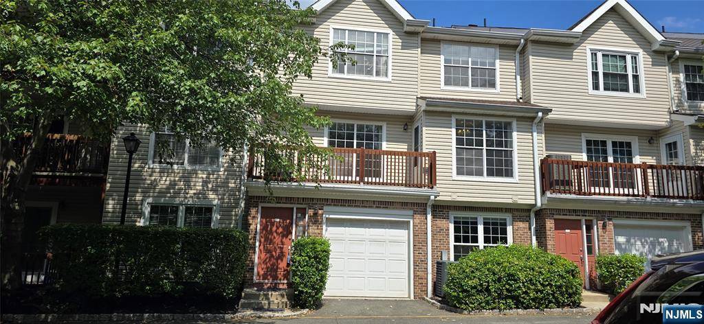 Fort Lee, NJ 07024,235 Village Circle DR