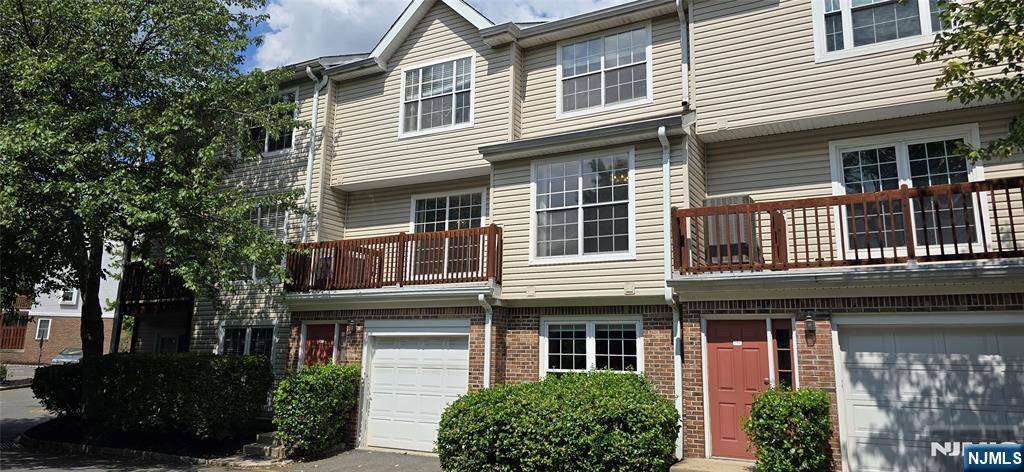 Fort Lee, NJ 07024,235 Village Circle DR