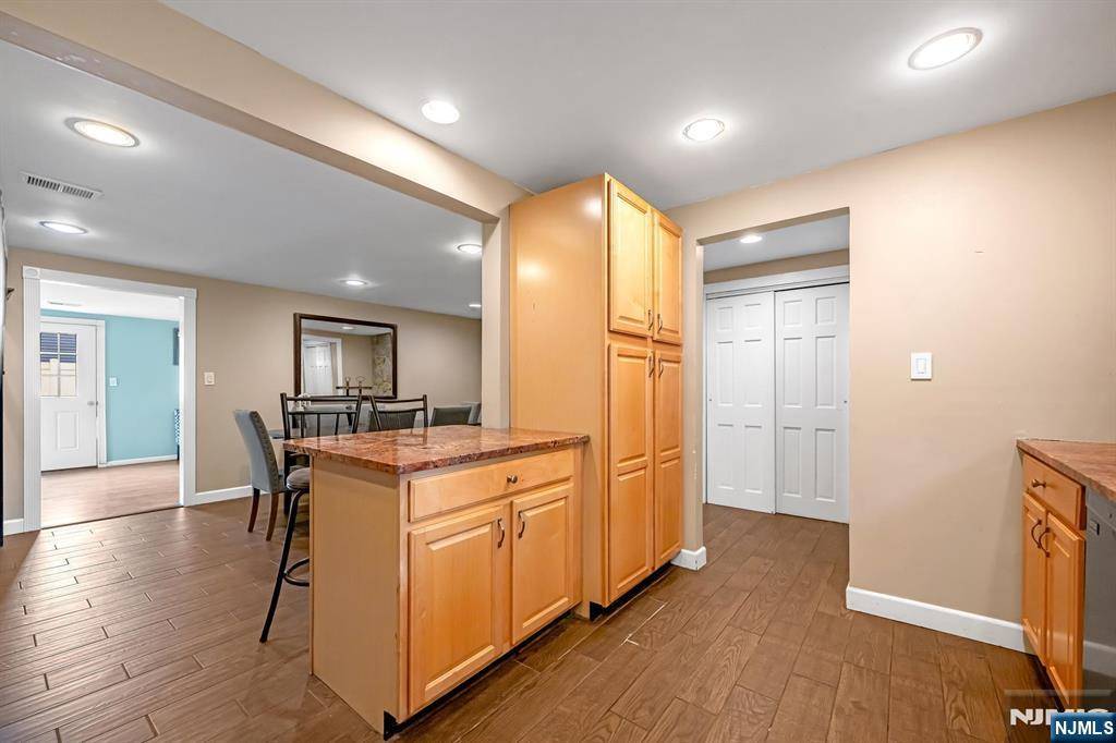 Emerson, NJ 07630,33 Dogwood LN