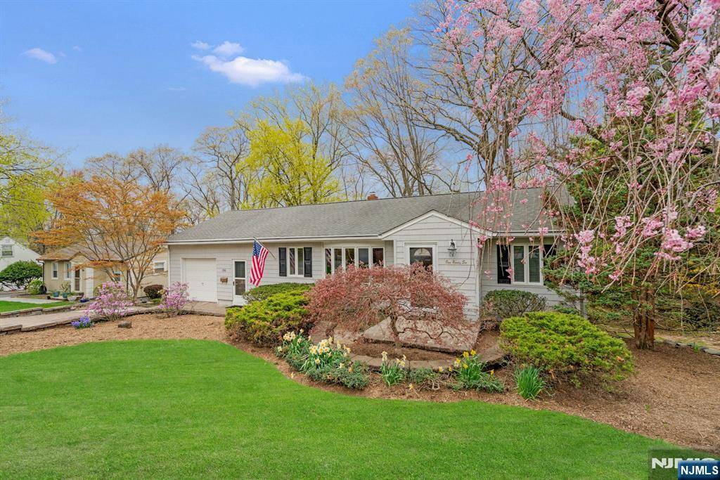 Midland Park, NJ 07432,196 Spruce ST
