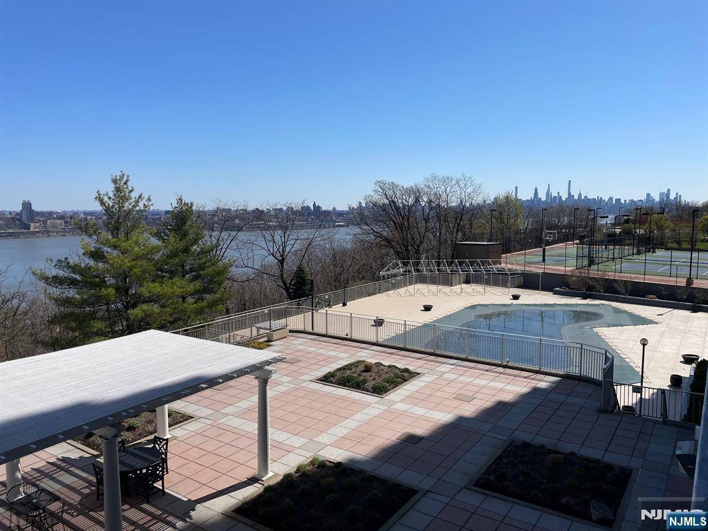 Fort Lee, NJ 07024,1530 Palisade #1-S
