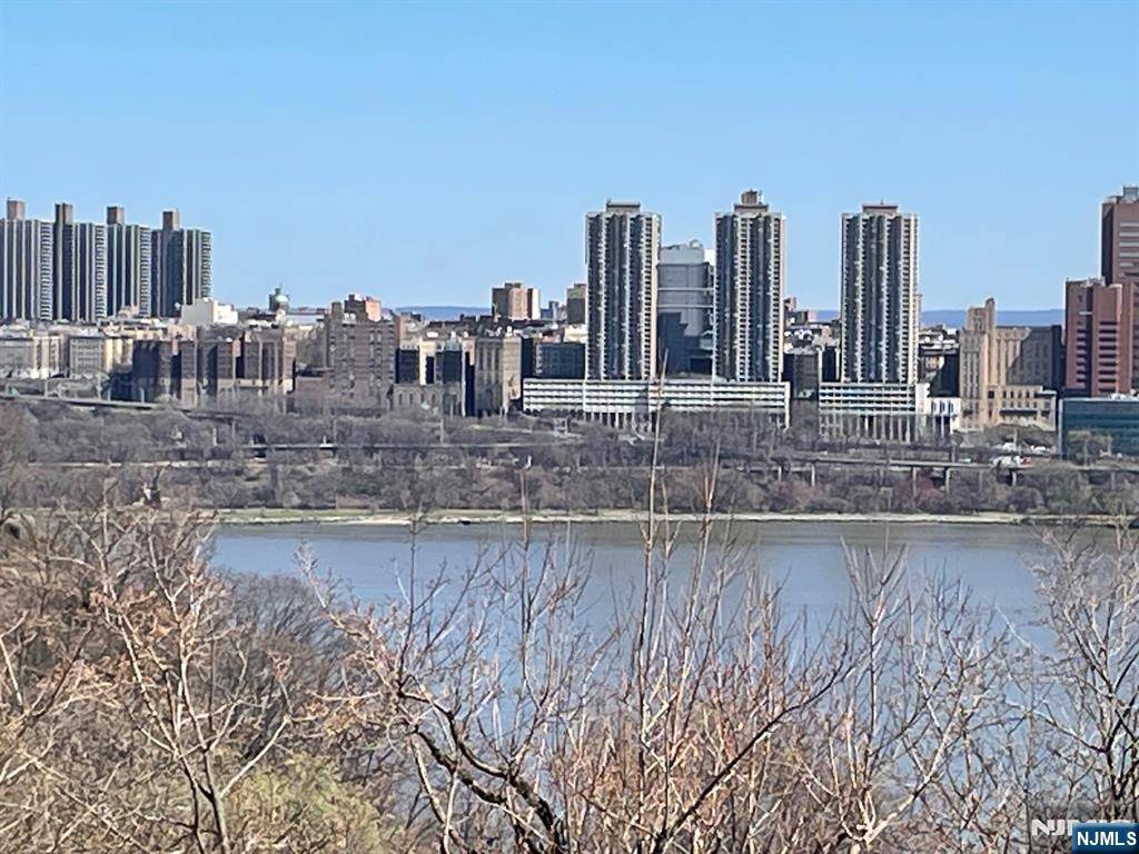 Fort Lee, NJ 07024,1530 Palisade #1-S