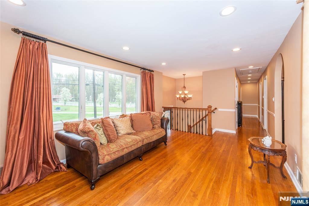 Fairfield, NJ 07004,131 Horseneck RD