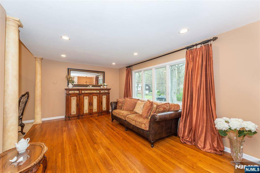 Fairfield, NJ 07004,131 Horseneck RD