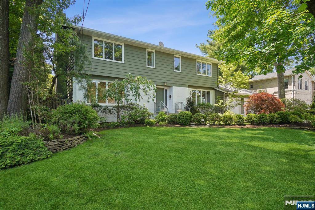 Englewood Cliffs, NJ 07632,12 Egan PL