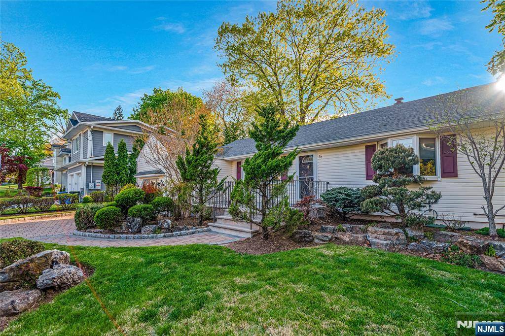 Cresskill, NJ 07626,31 Clark ST