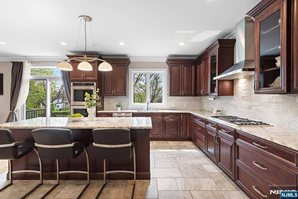 Paramus, NJ 07652,198 Lawson PL