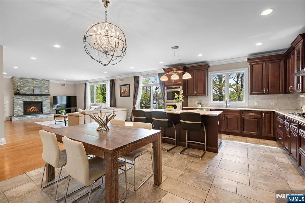 Paramus, NJ 07652,198 Lawson PL