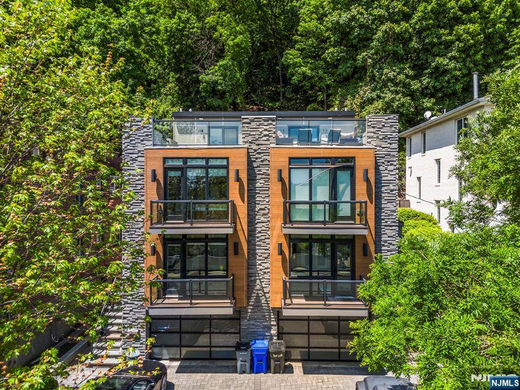 Edgewater, NJ 07020,746A Undercliff AVE
