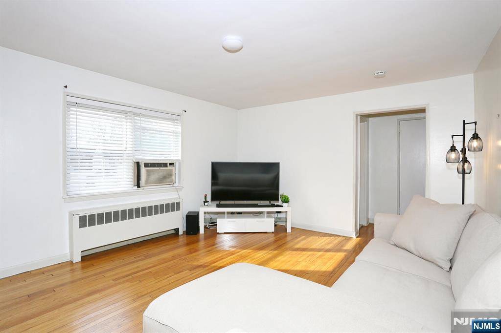 Englewood, NJ 07631,51 W Hudson AVE #1