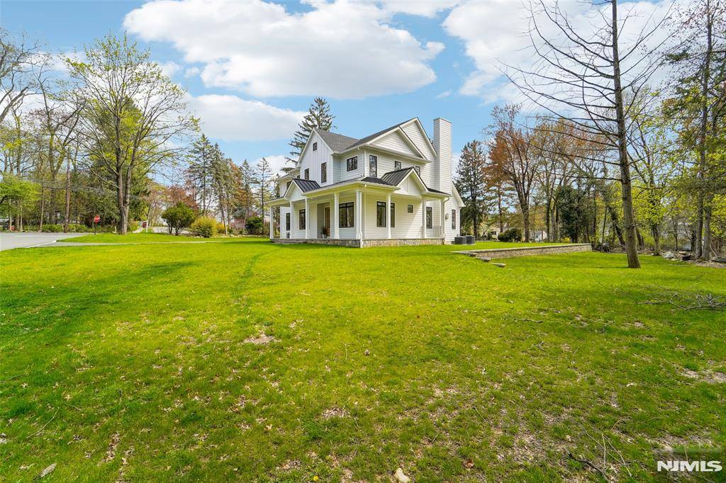 Allendale, NJ 07401,5 Albert RD