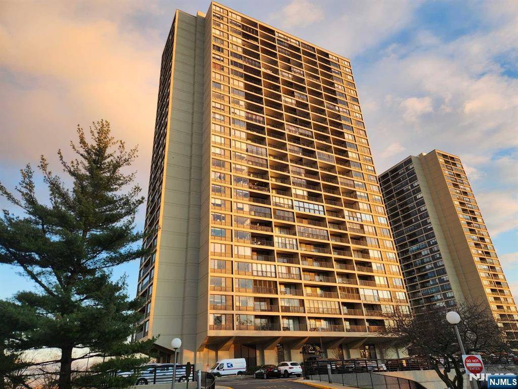 Fort Lee, NJ 07024,6 Horizon RD #310