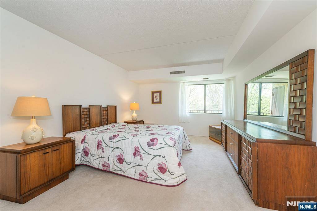 River Vale, NJ 07675,521 S Piermont AVE #410A