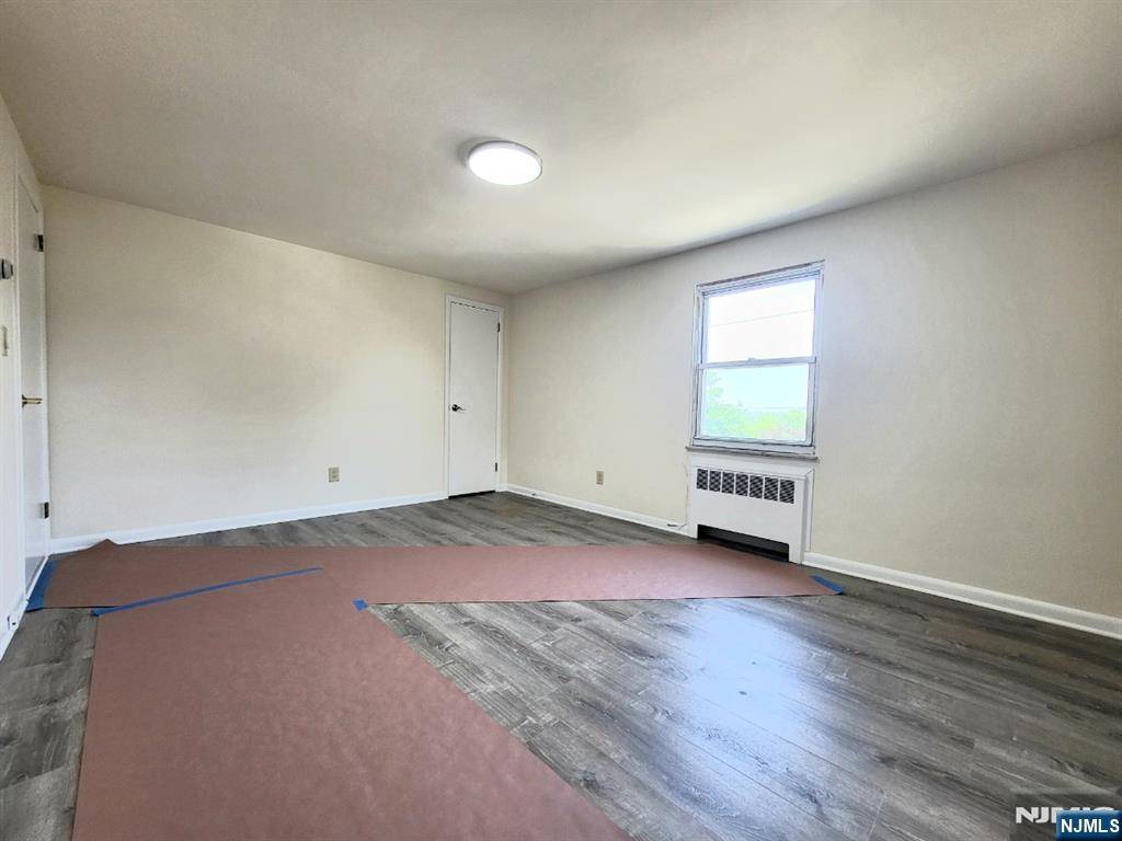 Palisades Park, NJ 07650,404 9th ST