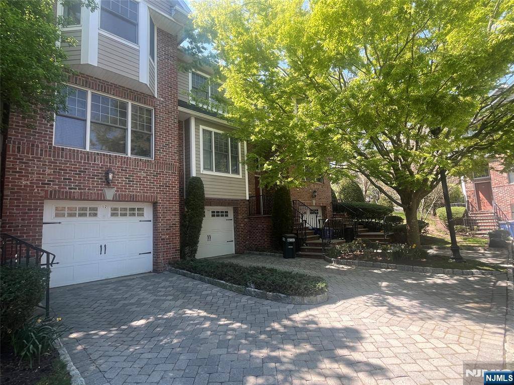 Tenafly, NJ 07670,14 Cobblestone WAY