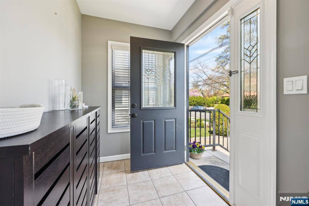 Cresskill, NJ 07626,94 Westervelt PL
