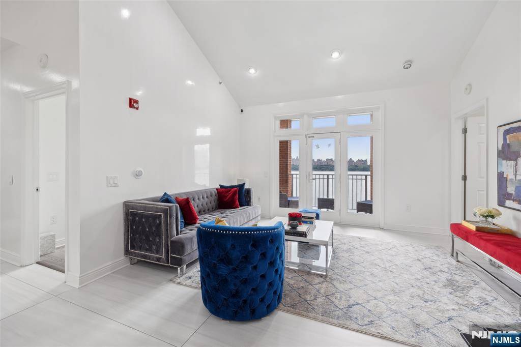 North Bergen, NJ 07047,7400 River RD #431