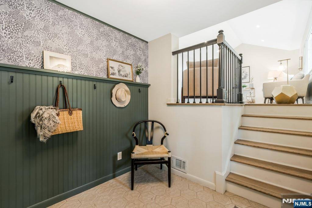 Wyckoff, NJ 07481,339 James WAY