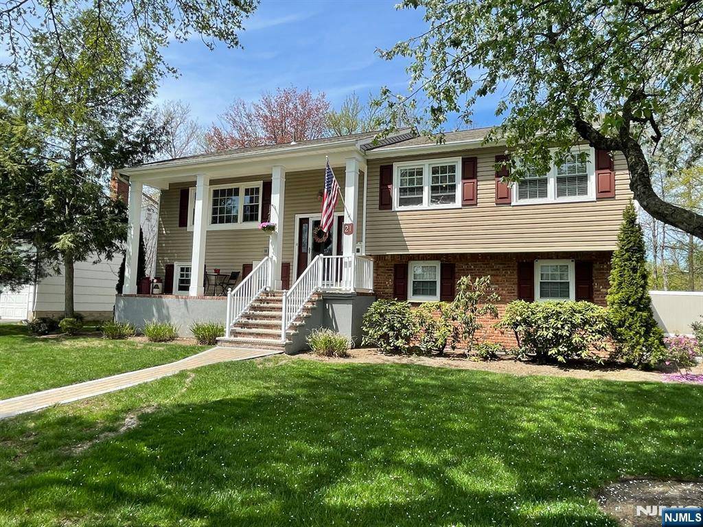 Paramus, NJ 07652,21 Laurel CT