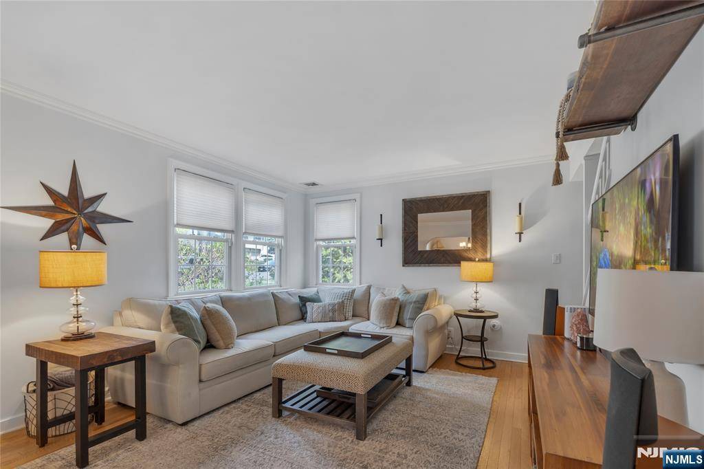 Wyckoff, NJ 07481,430 Lincoln AVE