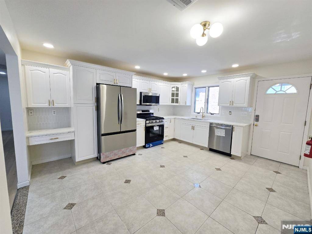 Palisades Park, NJ 07650,523 2nd