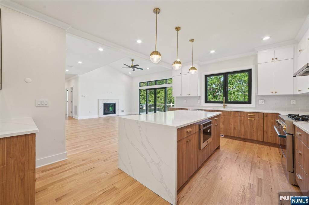 Livingston, NJ 07039,40 Bear Brook LN