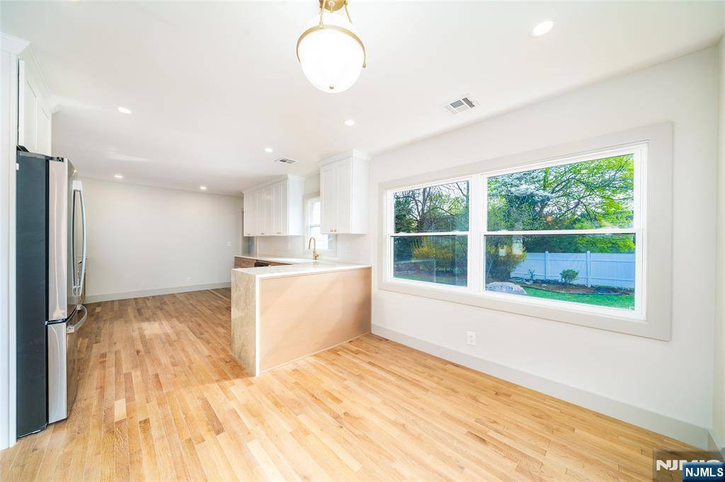 Wyckoff, NJ 07481,97 Wood ST