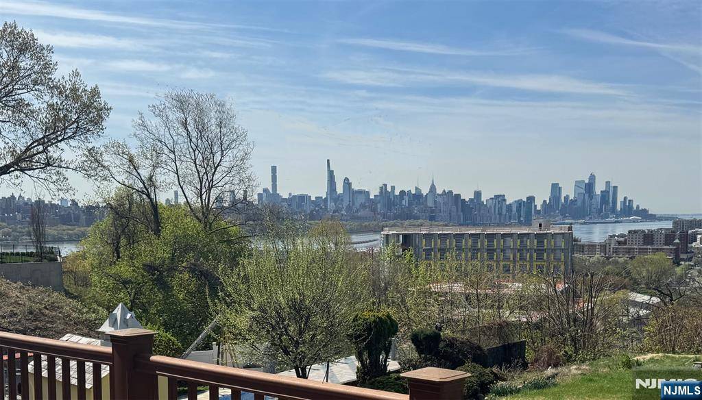 Cliffside Park, NJ 07010,27 Overlook AVE